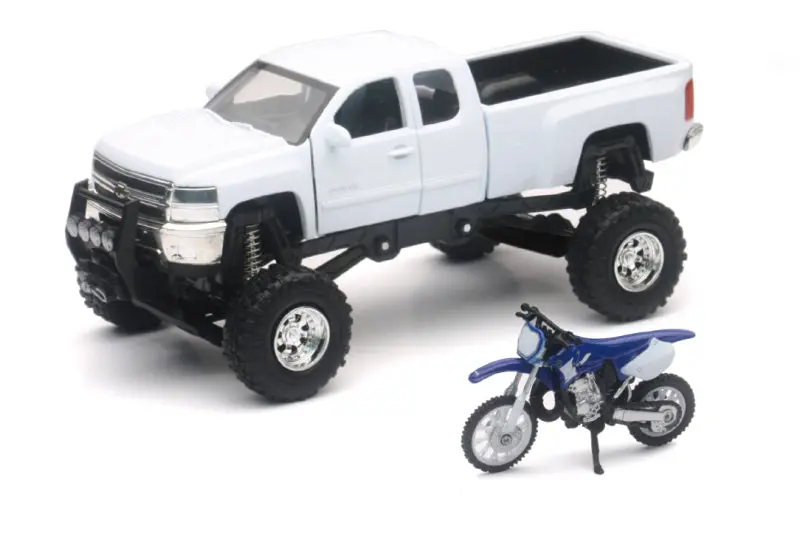 New Ray Toys Chevrolet Silverado With Yamaha Dirt Bike/ Scale - 1:32 1