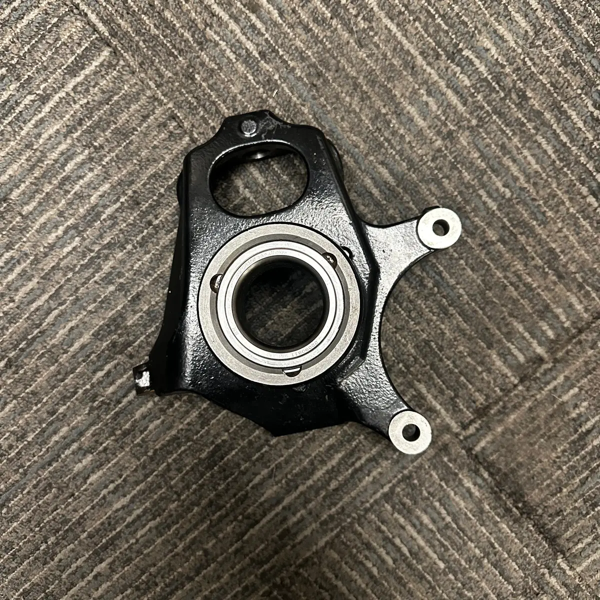 Polaris Ranger 1000 Oem Front Left Wheel Spindle Knuckle Carrier W/ Bearing 1