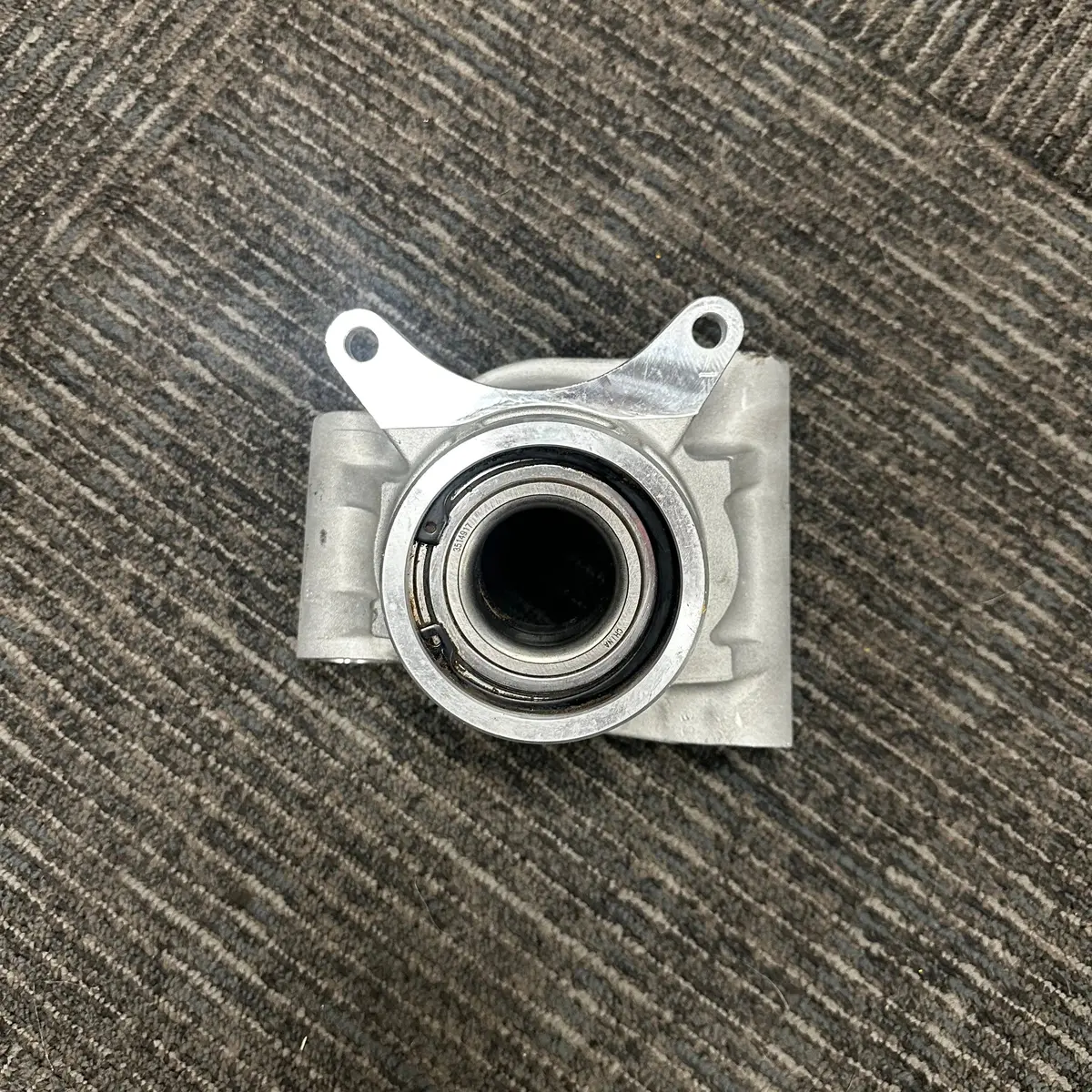 Polaris Ranger 1000 Oem Rear Left Wheel Spindle Knuckle Carrier W/ Bearing 1